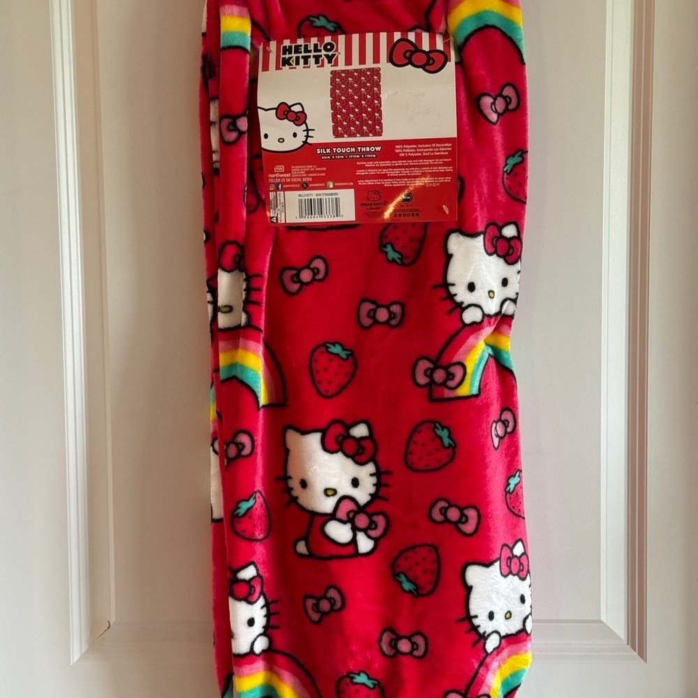 Hello‎ Kitty Pink and Red Strawberry blanket - Picture 6 of 10